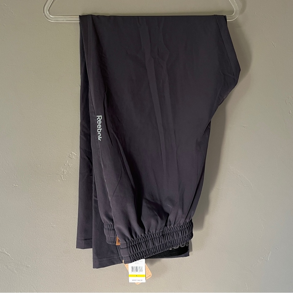 Reebok Men’s Large Lightweight Gray Athletic Gym Casual Joggers New With Tags